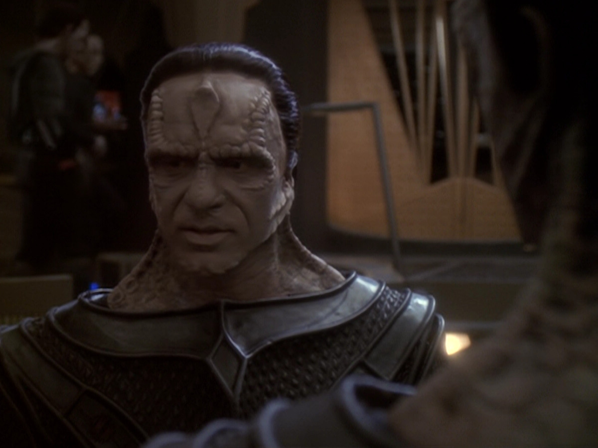 extant_StarTrek_DS9_6x06-SacrificeOfAngels_00686.jpg