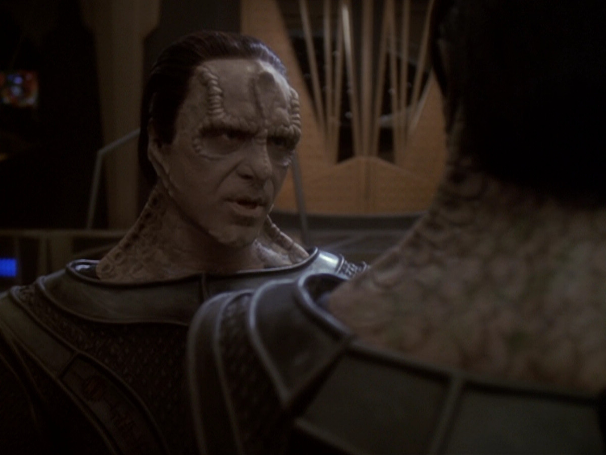 extant_StarTrek_DS9_6x06-SacrificeOfAngels_00695.jpg