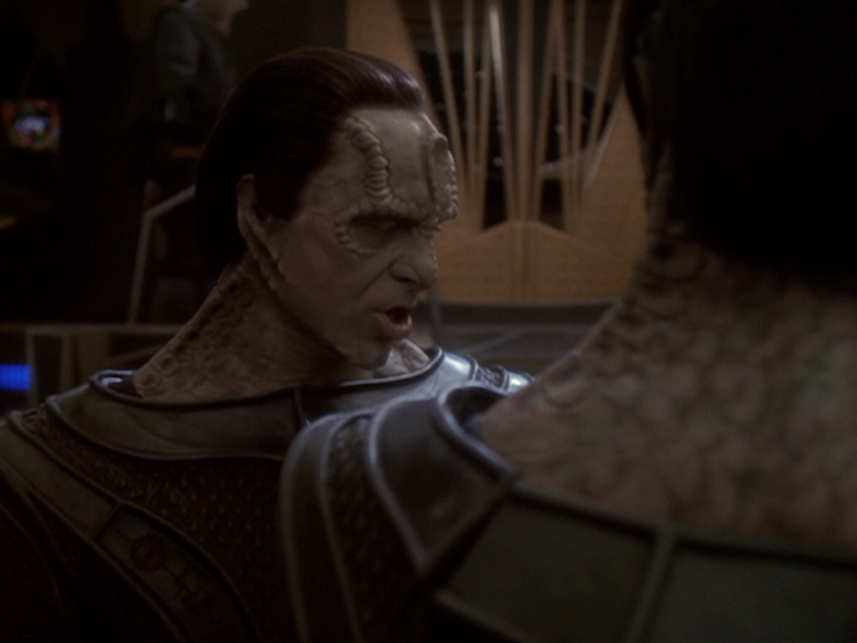 extant_StarTrek_DS9_6x06-SacrificeOfAngels_00698.jpg