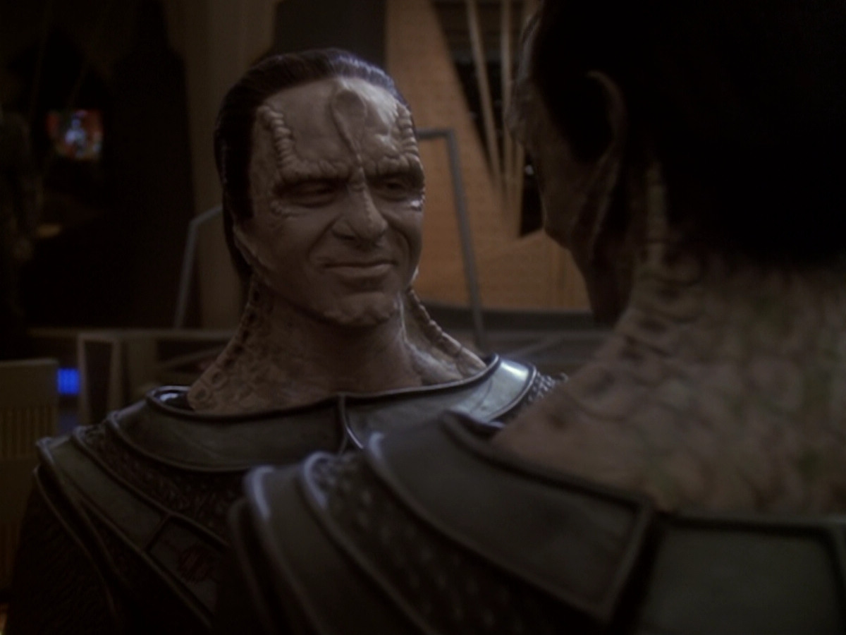 extant_StarTrek_DS9_6x06-SacrificeOfAngels_00720.jpg