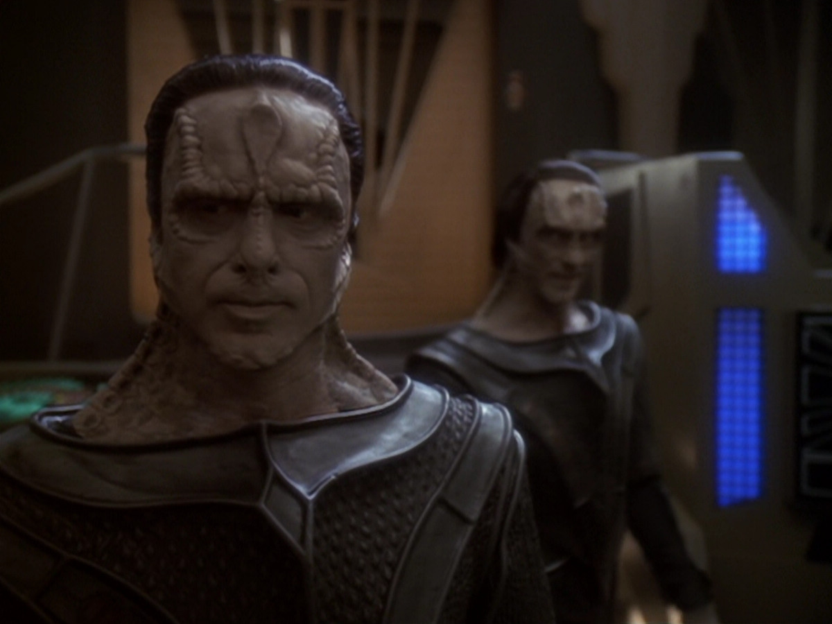 extant_StarTrek_DS9_6x06-SacrificeOfAngels_00736.jpg