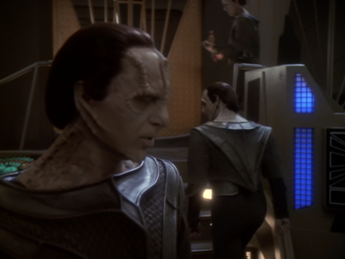 extant_StarTrek_DS9_6x06-SacrificeOfAngels_00739.jpg