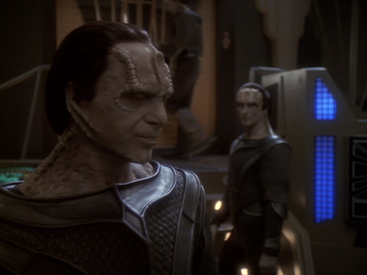 extant_StarTrek_DS9_6x06-SacrificeOfAngels_00740.jpg