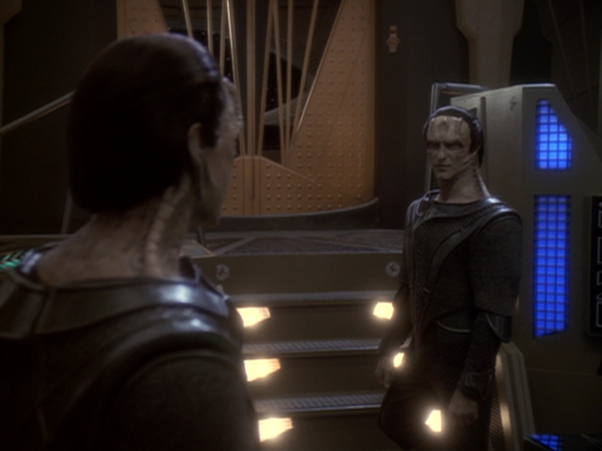 extant_StarTrek_DS9_6x06-SacrificeOfAngels_00750.jpg
