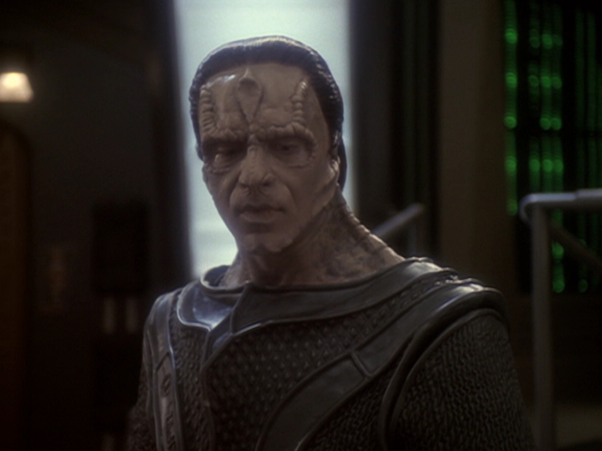 extant_StarTrek_DS9_6x06-SacrificeOfAngels_00753.jpg