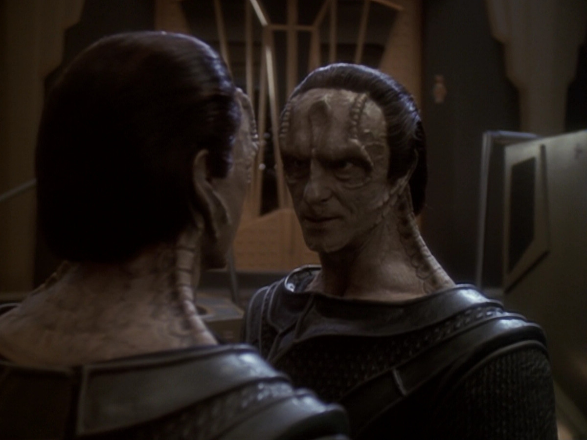extant_StarTrek_DS9_6x06-SacrificeOfAngels_00770.jpg