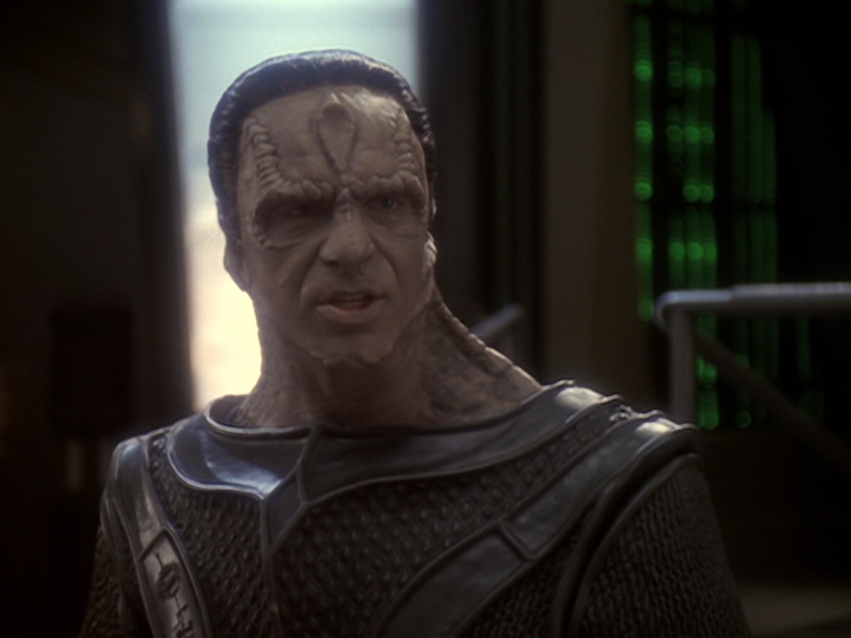 extant_StarTrek_DS9_6x06-SacrificeOfAngels_00787.jpg