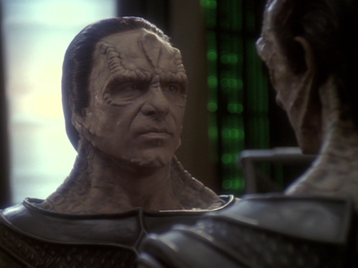 extant_StarTrek_DS9_6x06-SacrificeOfAngels_00801.jpg