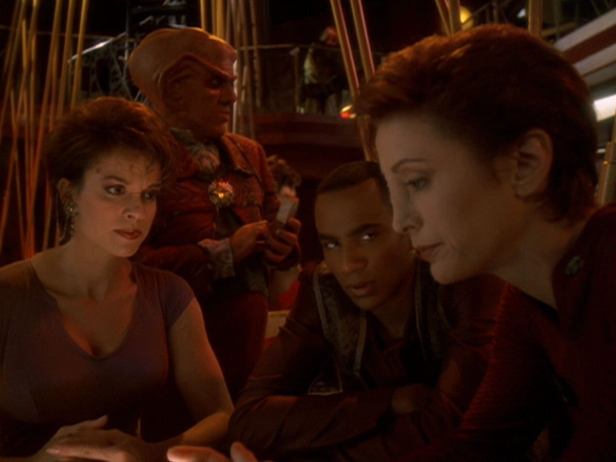 extant_StarTrek_DS9_6x06-SacrificeOfAngels_00840.jpg