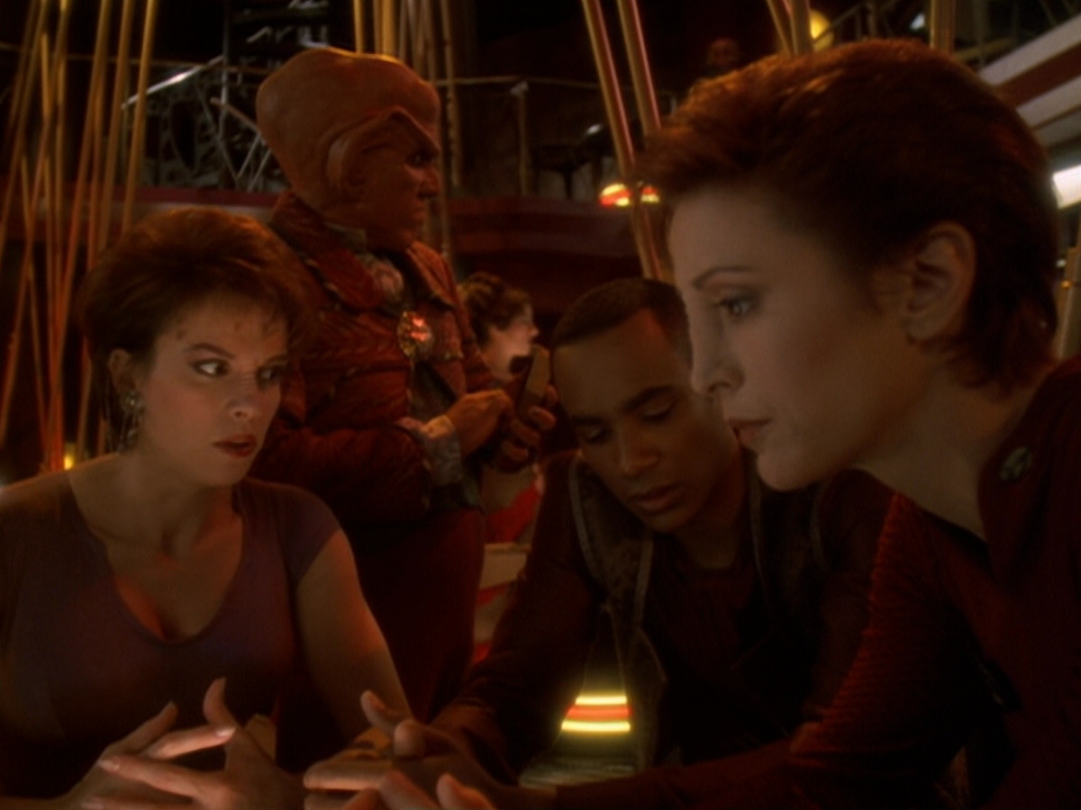 extant_StarTrek_DS9_6x06-SacrificeOfAngels_00852.jpg