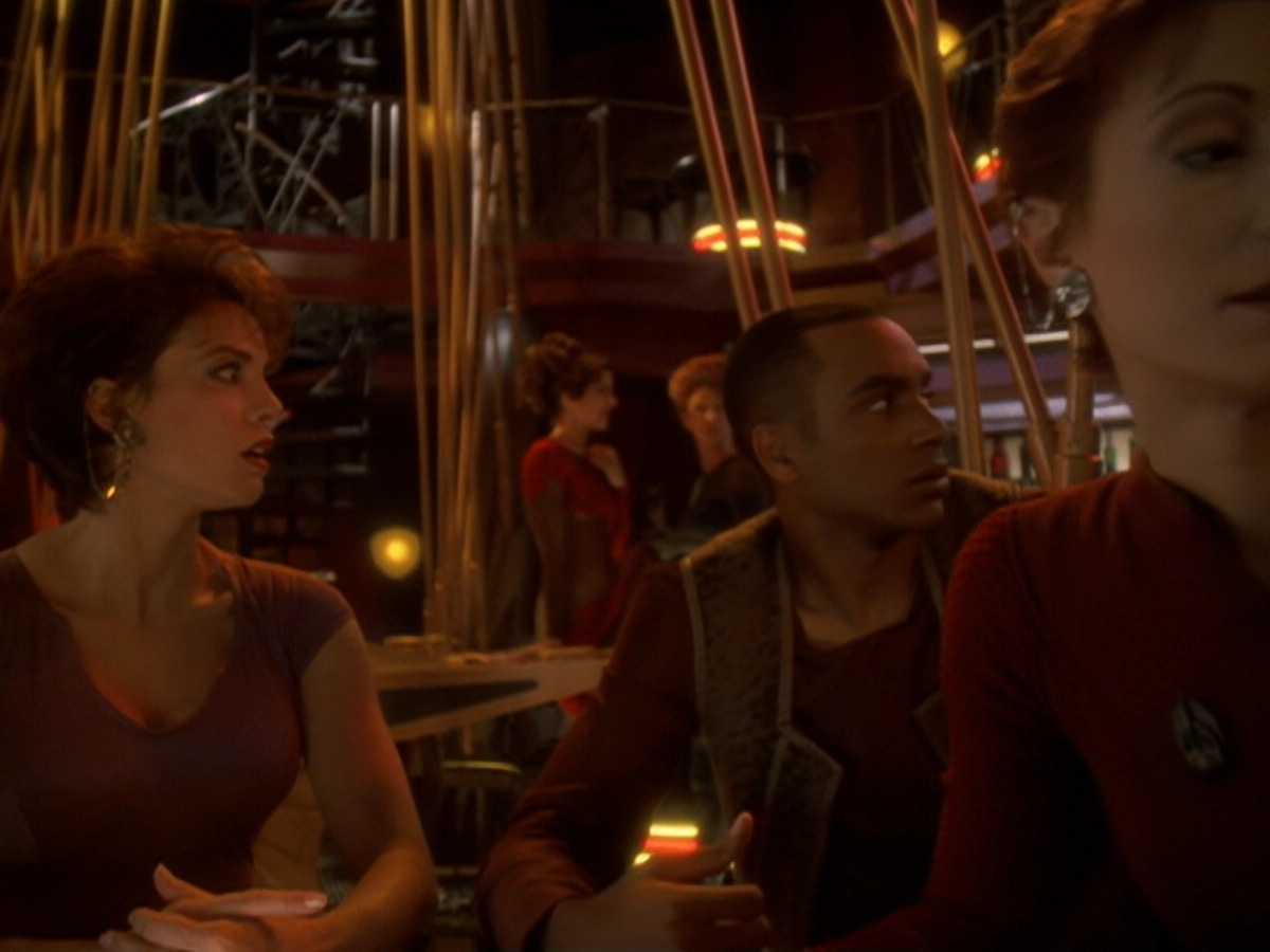 extant_StarTrek_DS9_6x06-SacrificeOfAngels_00928.jpg