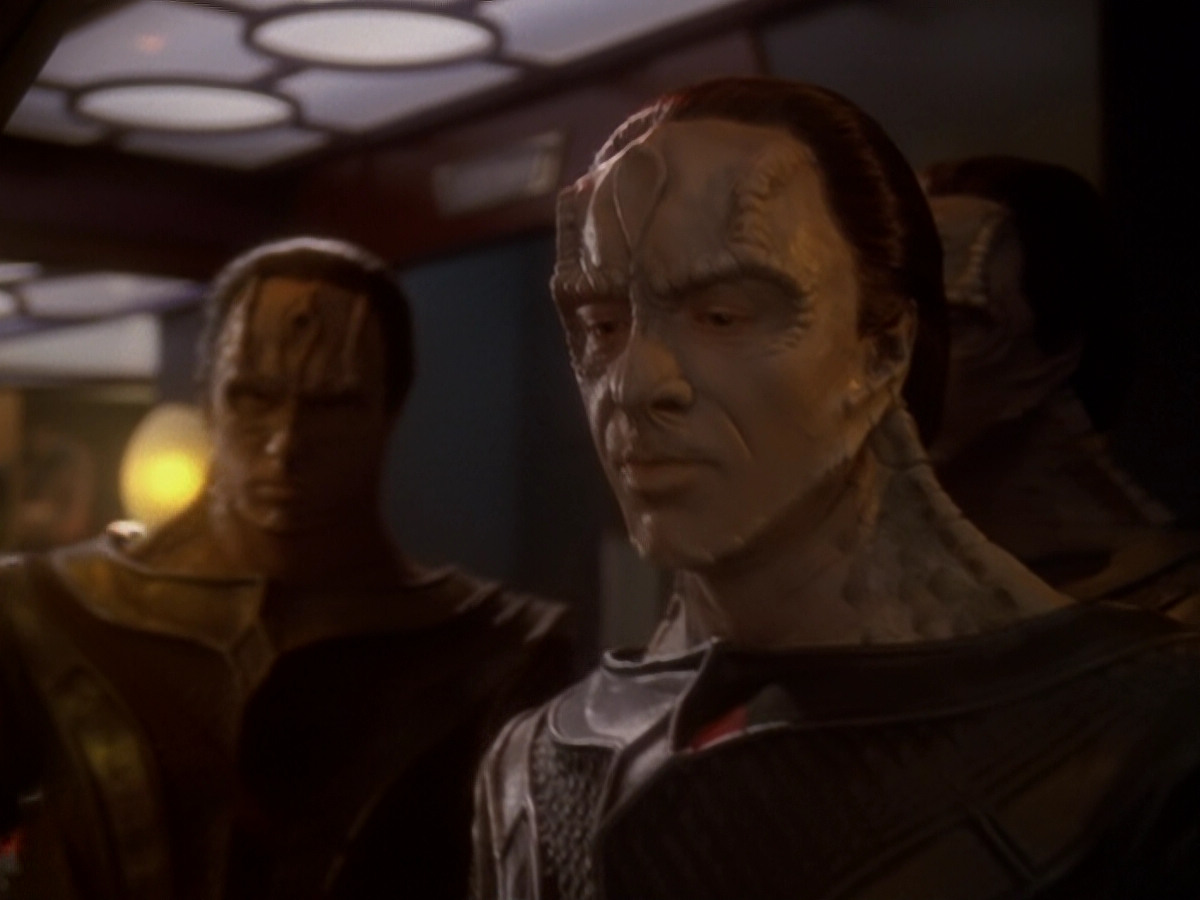 extant_StarTrek_DS9_6x06-SacrificeOfAngels_00929.jpg