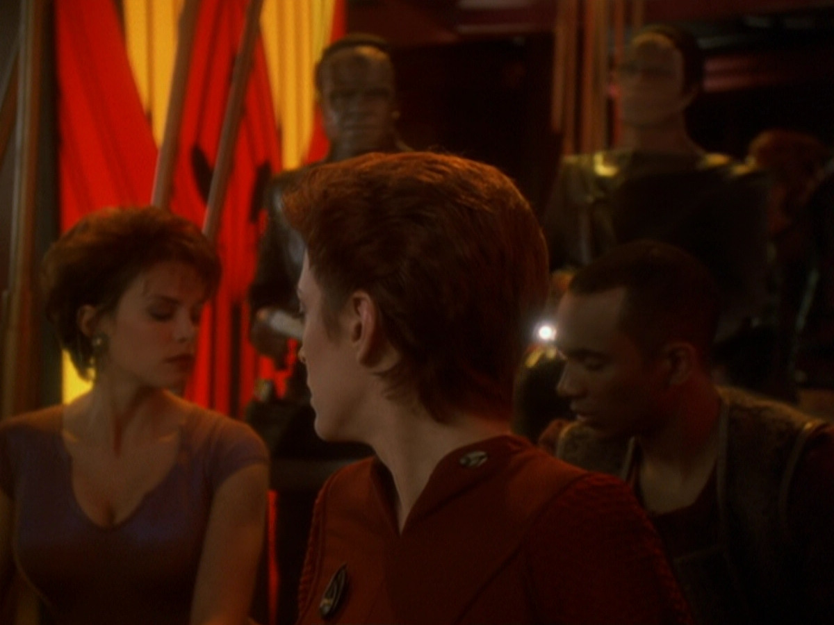 extant_StarTrek_DS9_6x06-SacrificeOfAngels_00957.jpg