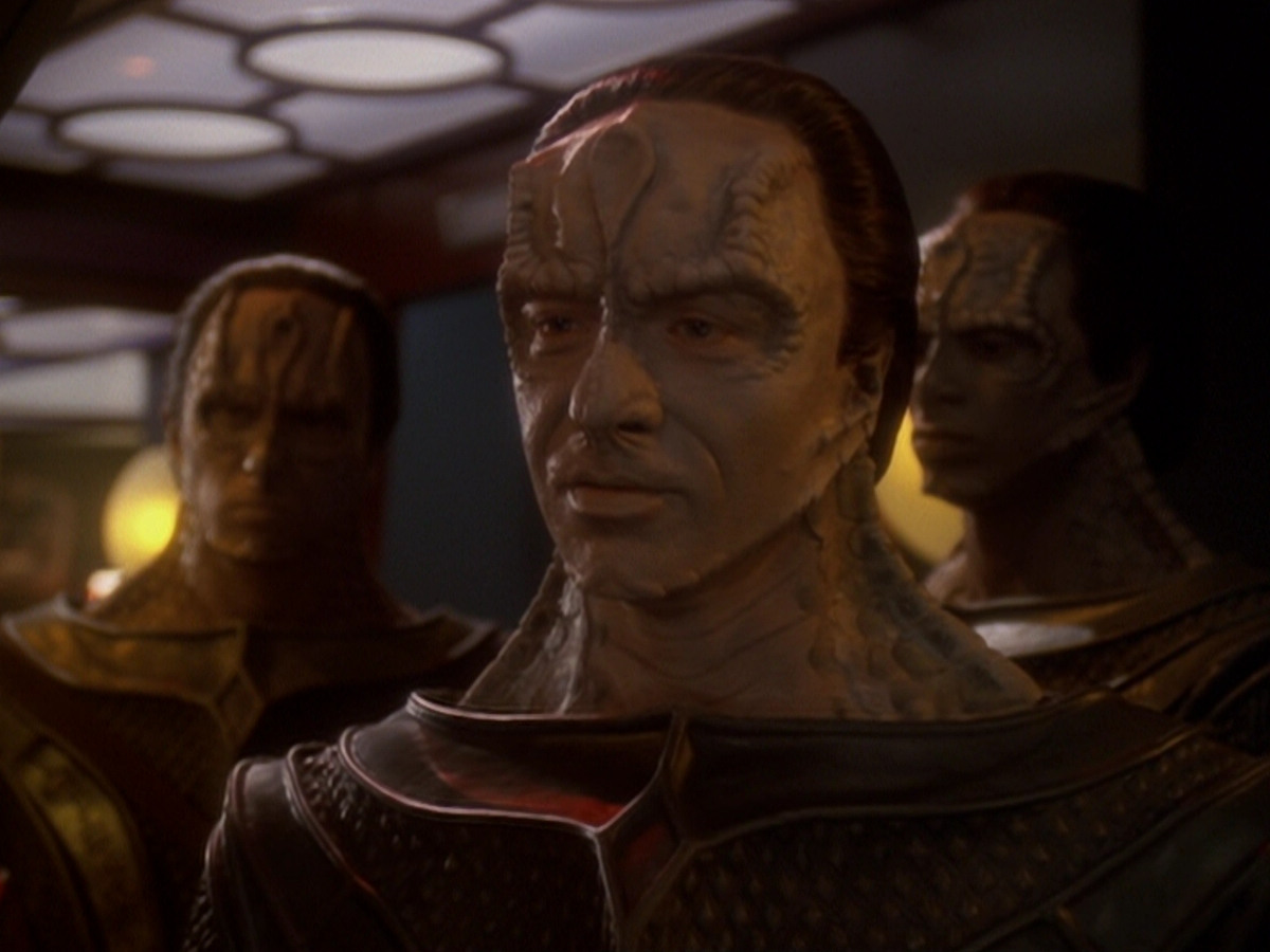 extant_StarTrek_DS9_6x06-SacrificeOfAngels_00964.jpg