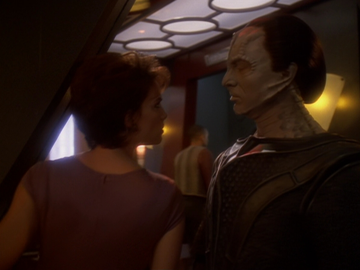 extant_StarTrek_DS9_6x06-SacrificeOfAngels_00985.jpg