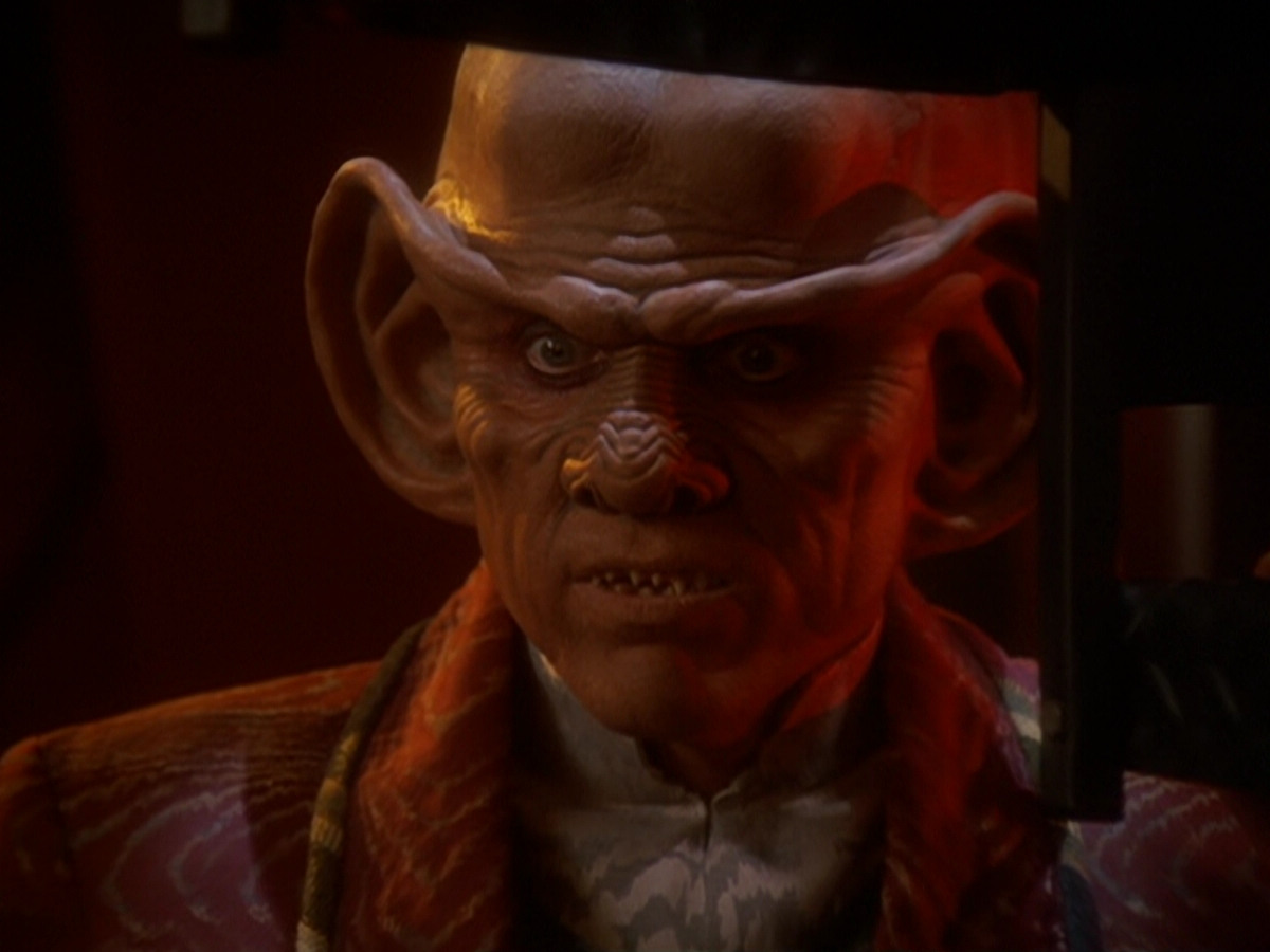 extant_StarTrek_DS9_6x06-SacrificeOfAngels_01005.jpg