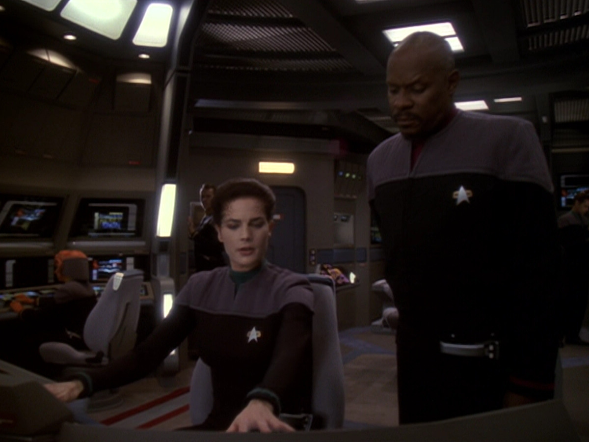 extant_StarTrek_DS9_6x06-SacrificeOfAngels_01066.jpg