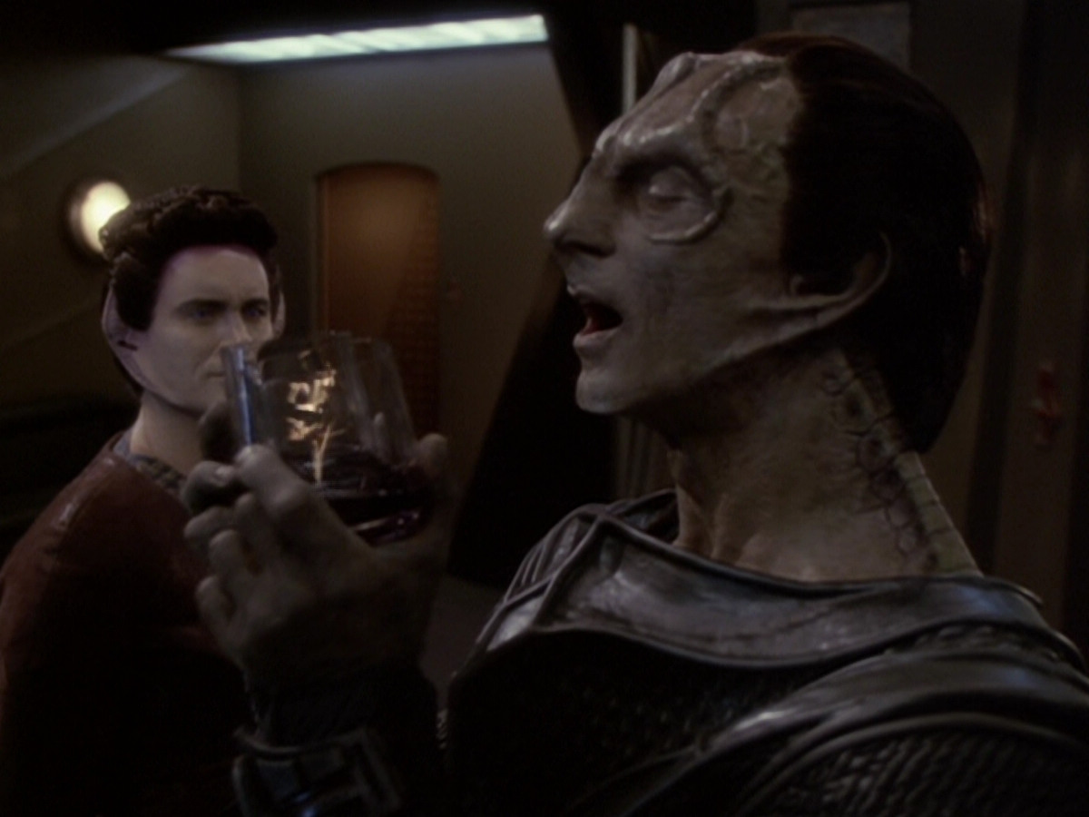 extant_StarTrek_DS9_6x06-SacrificeOfAngels_01198.jpg