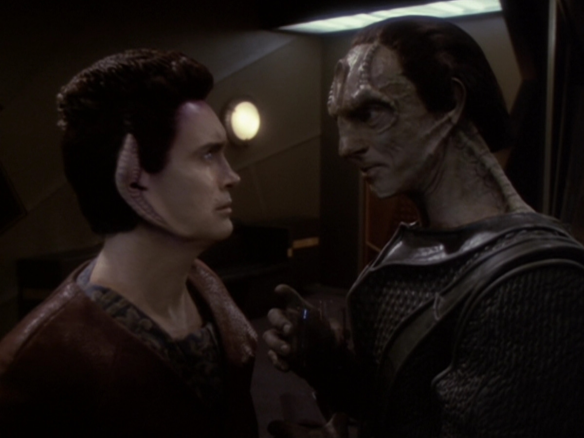 extant_StarTrek_DS9_6x06-SacrificeOfAngels_01213.jpg