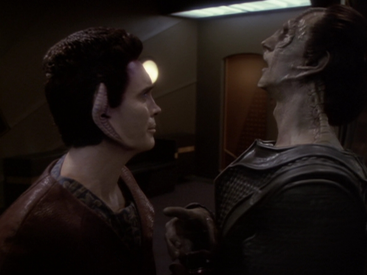 extant_StarTrek_DS9_6x06-SacrificeOfAngels_01223.jpg