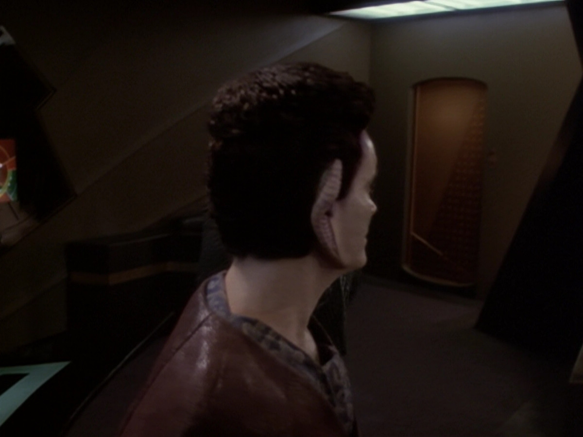 extant_StarTrek_DS9_6x06-SacrificeOfAngels_01227.jpg