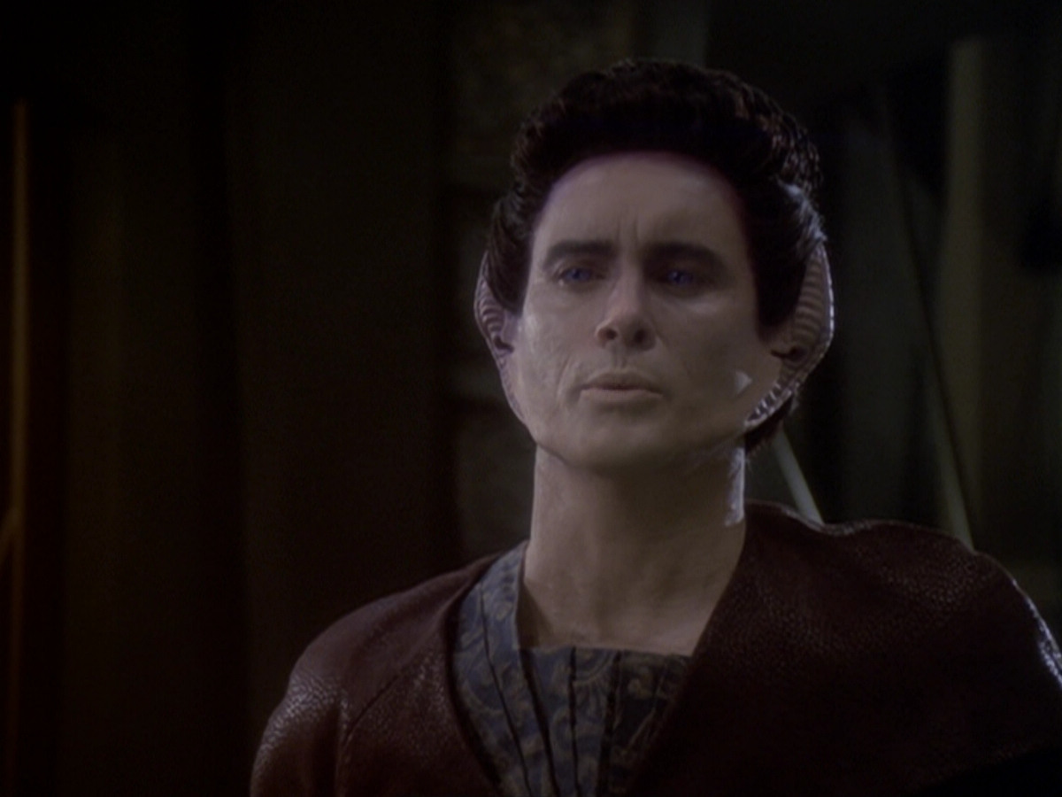 extant_StarTrek_DS9_6x06-SacrificeOfAngels_01267.jpg