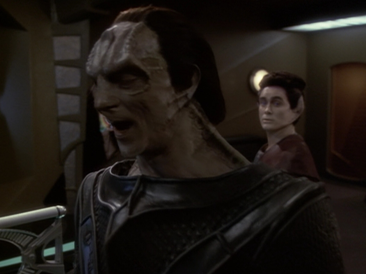 extant_StarTrek_DS9_6x06-SacrificeOfAngels_01290.jpg