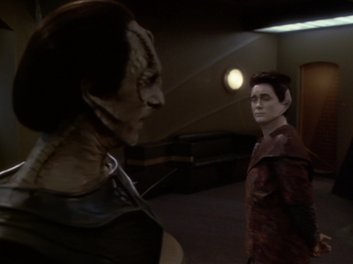 extant_StarTrek_DS9_6x06-SacrificeOfAngels_01296.jpg