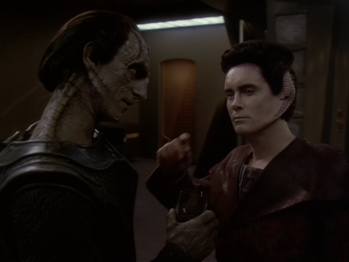extant_StarTrek_DS9_6x06-SacrificeOfAngels_01304.jpg