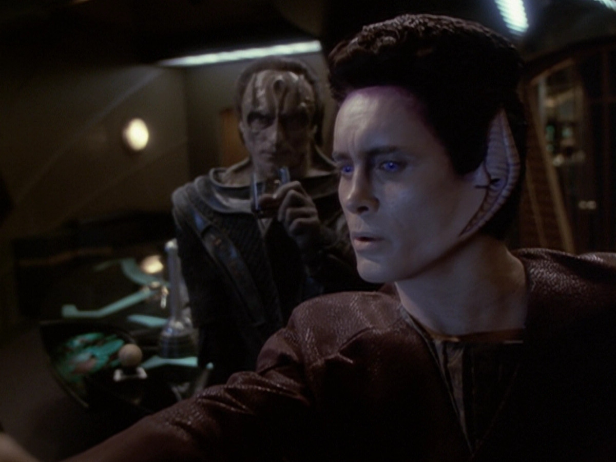 extant_StarTrek_DS9_6x06-SacrificeOfAngels_01323.jpg