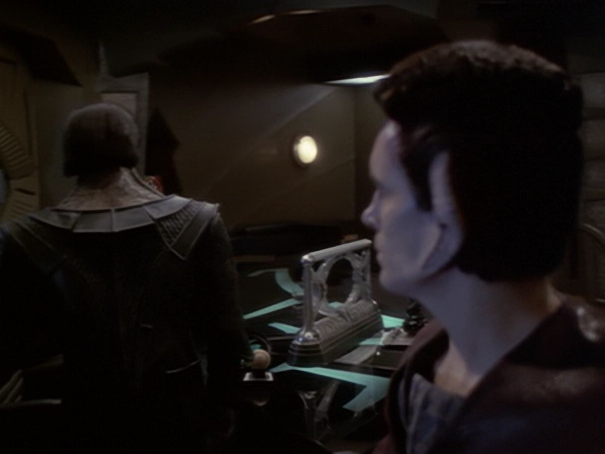 extant_StarTrek_DS9_6x06-SacrificeOfAngels_01344.jpg