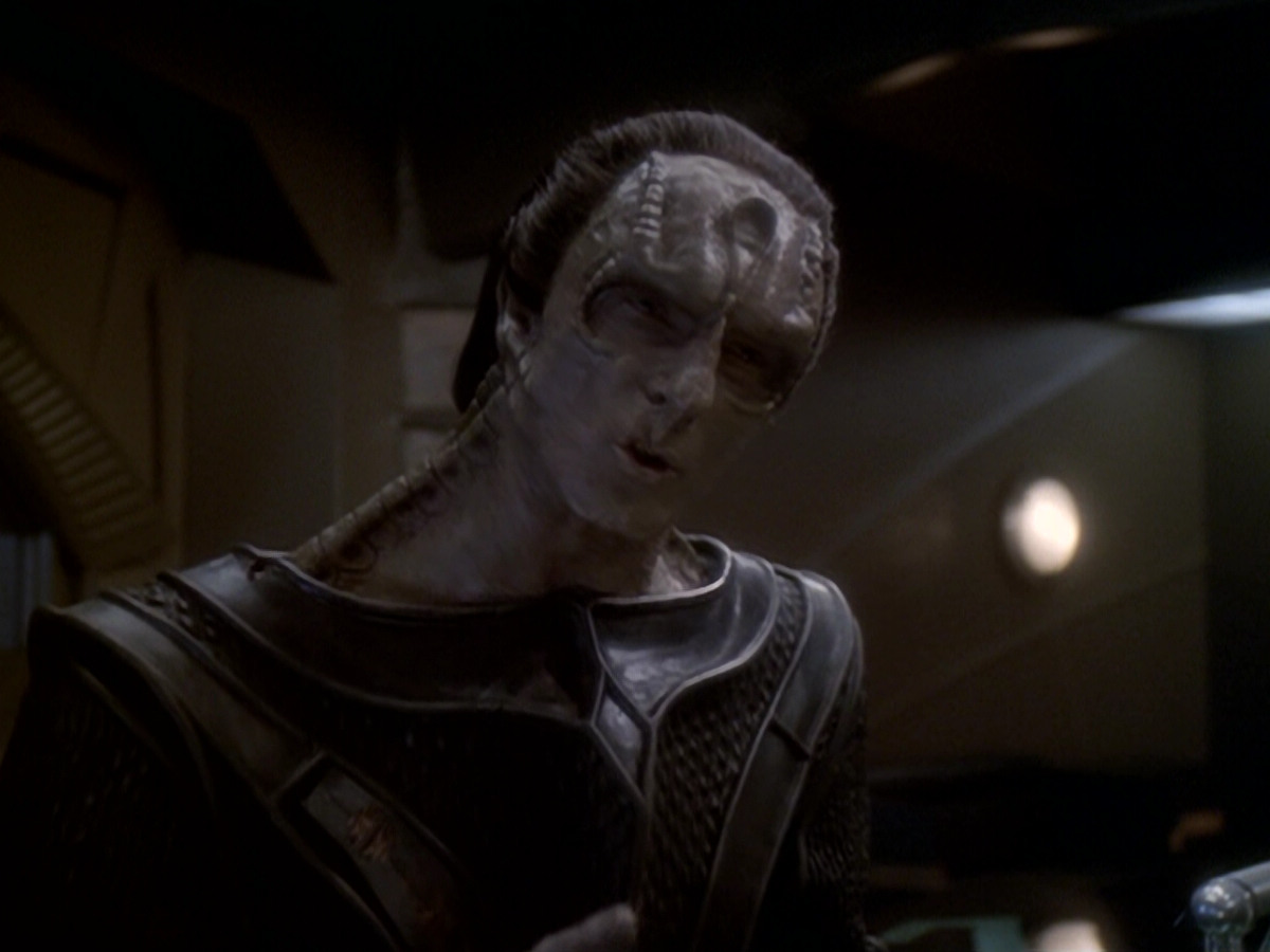 extant_StarTrek_DS9_6x06-SacrificeOfAngels_01356.jpg