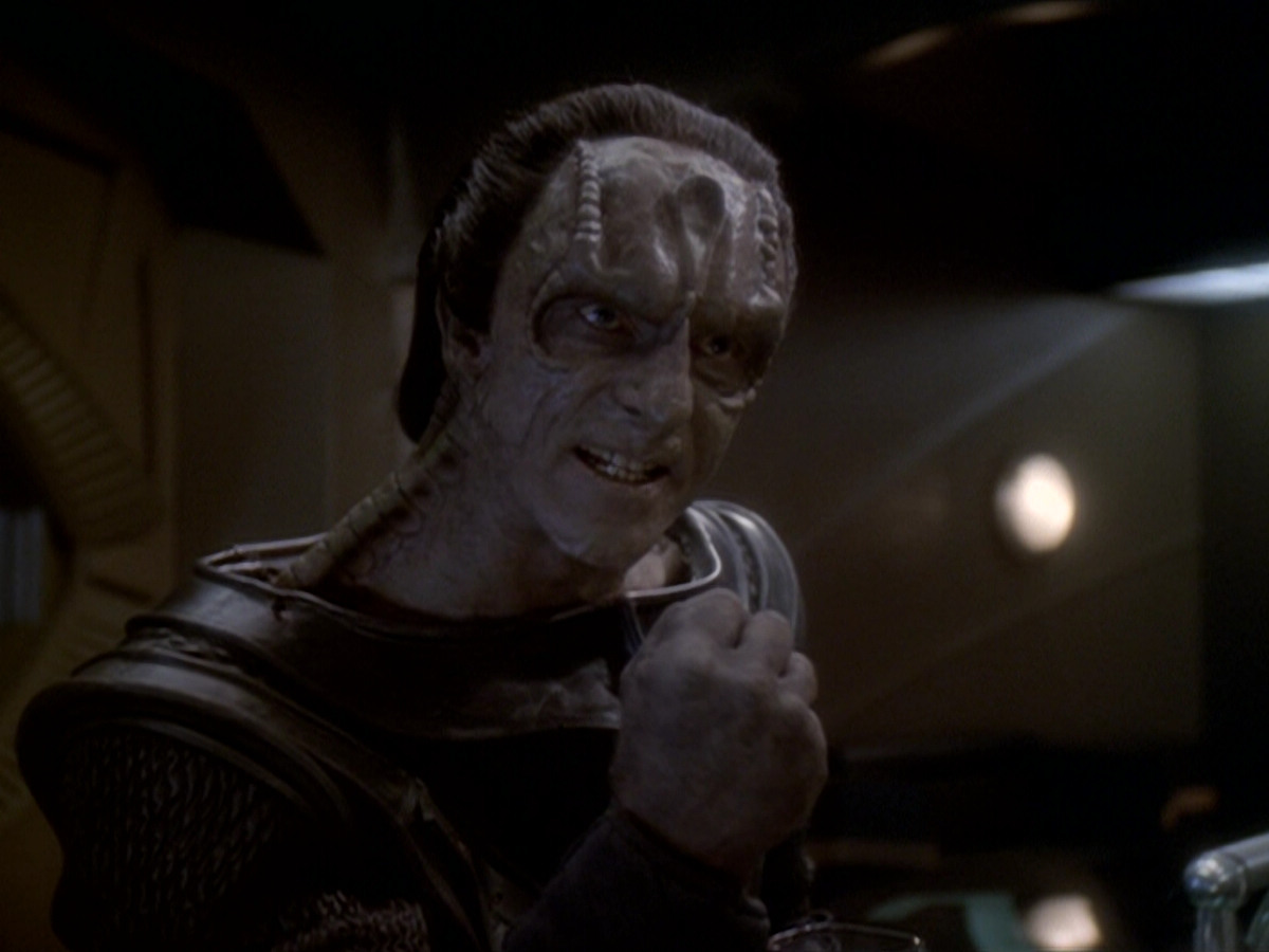 extant_StarTrek_DS9_6x06-SacrificeOfAngels_01366.jpg