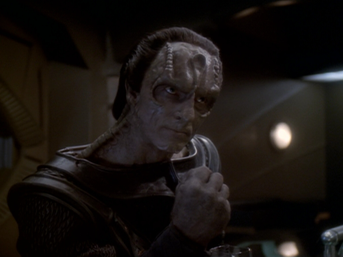 extant_StarTrek_DS9_6x06-SacrificeOfAngels_01370.jpg