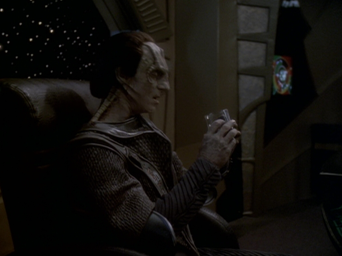 extant_StarTrek_DS9_6x06-SacrificeOfAngels_01388.jpg