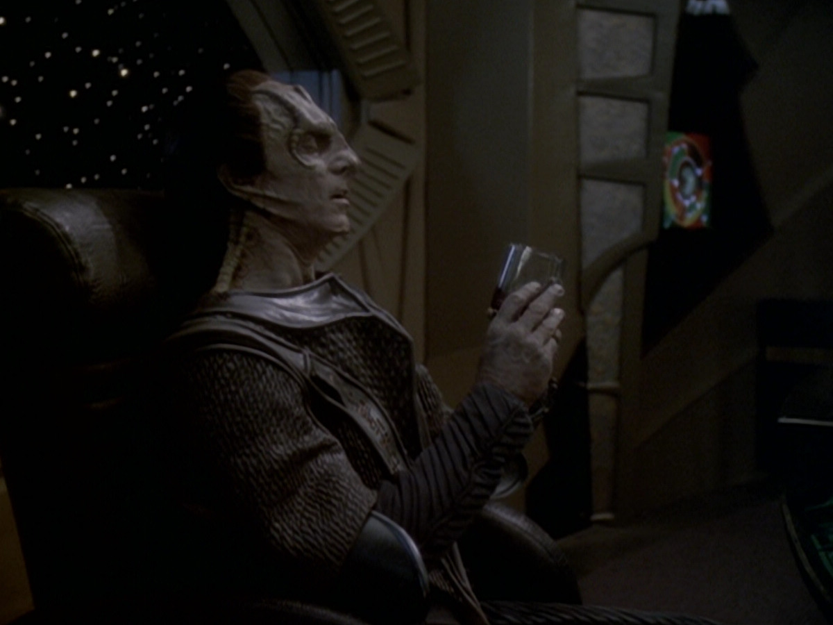 extant_StarTrek_DS9_6x06-SacrificeOfAngels_01389.jpg