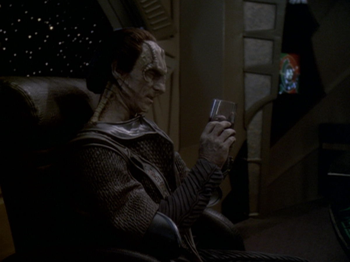 extant_StarTrek_DS9_6x06-SacrificeOfAngels_01392.jpg