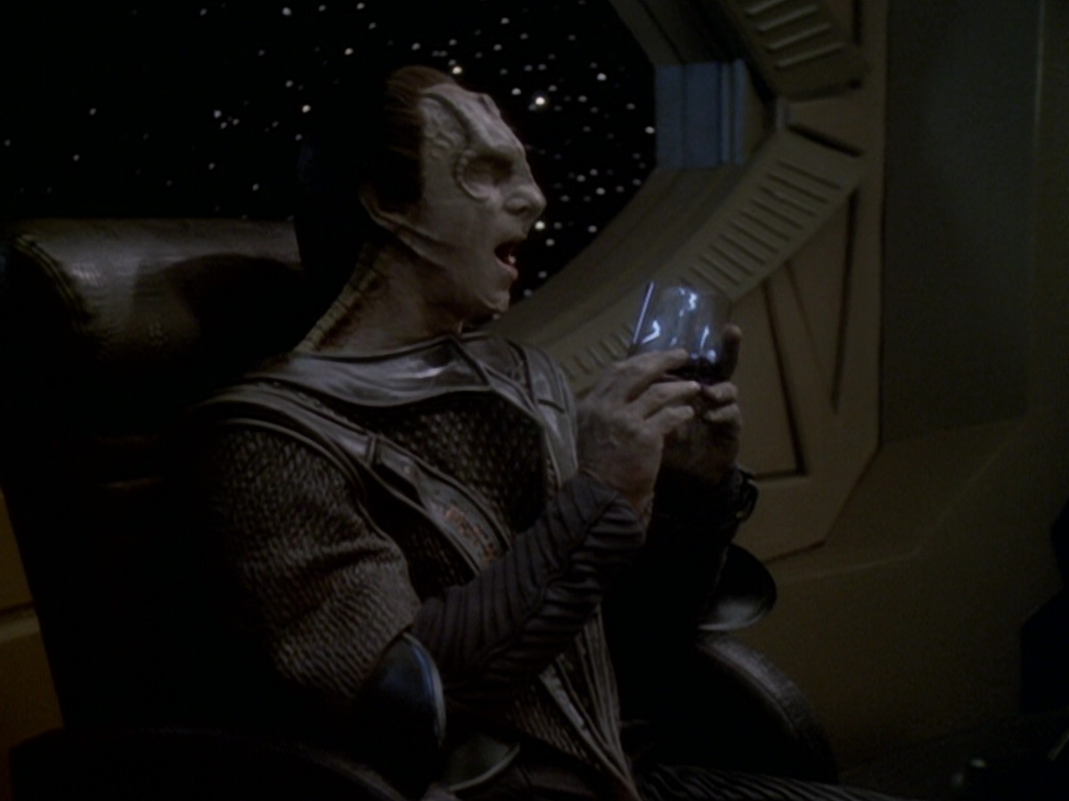 extant_StarTrek_DS9_6x06-SacrificeOfAngels_01407.jpg