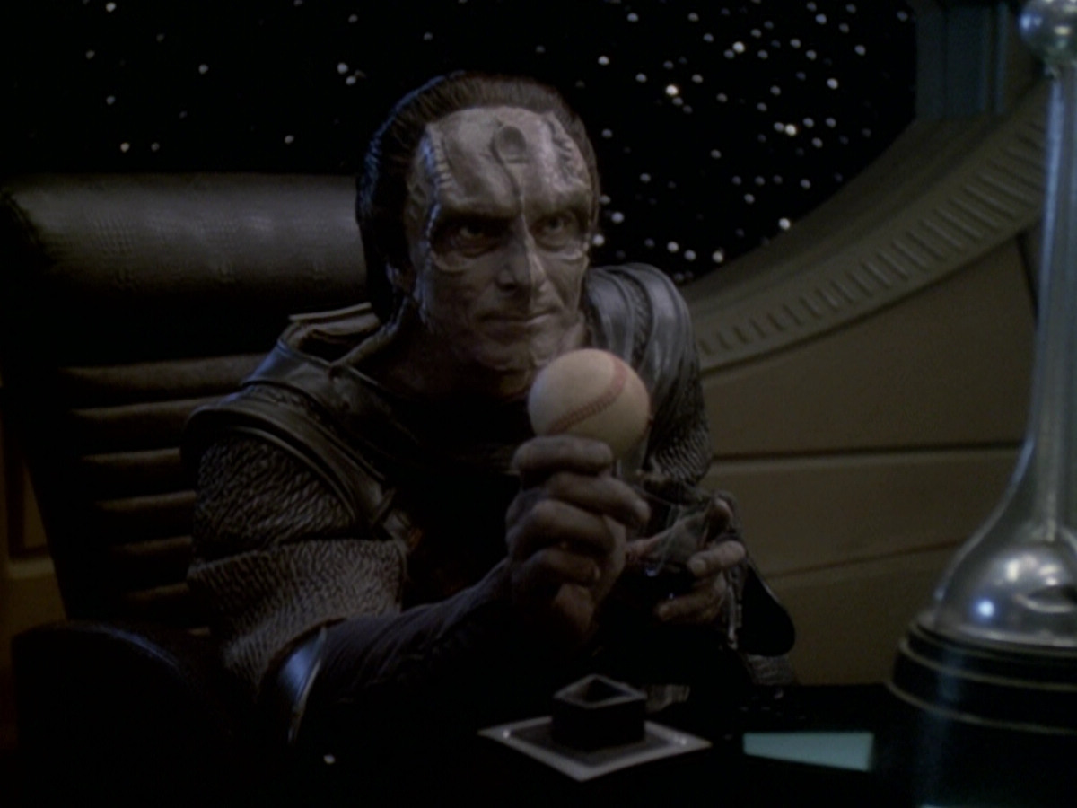 extant_StarTrek_DS9_6x06-SacrificeOfAngels_01452.jpg