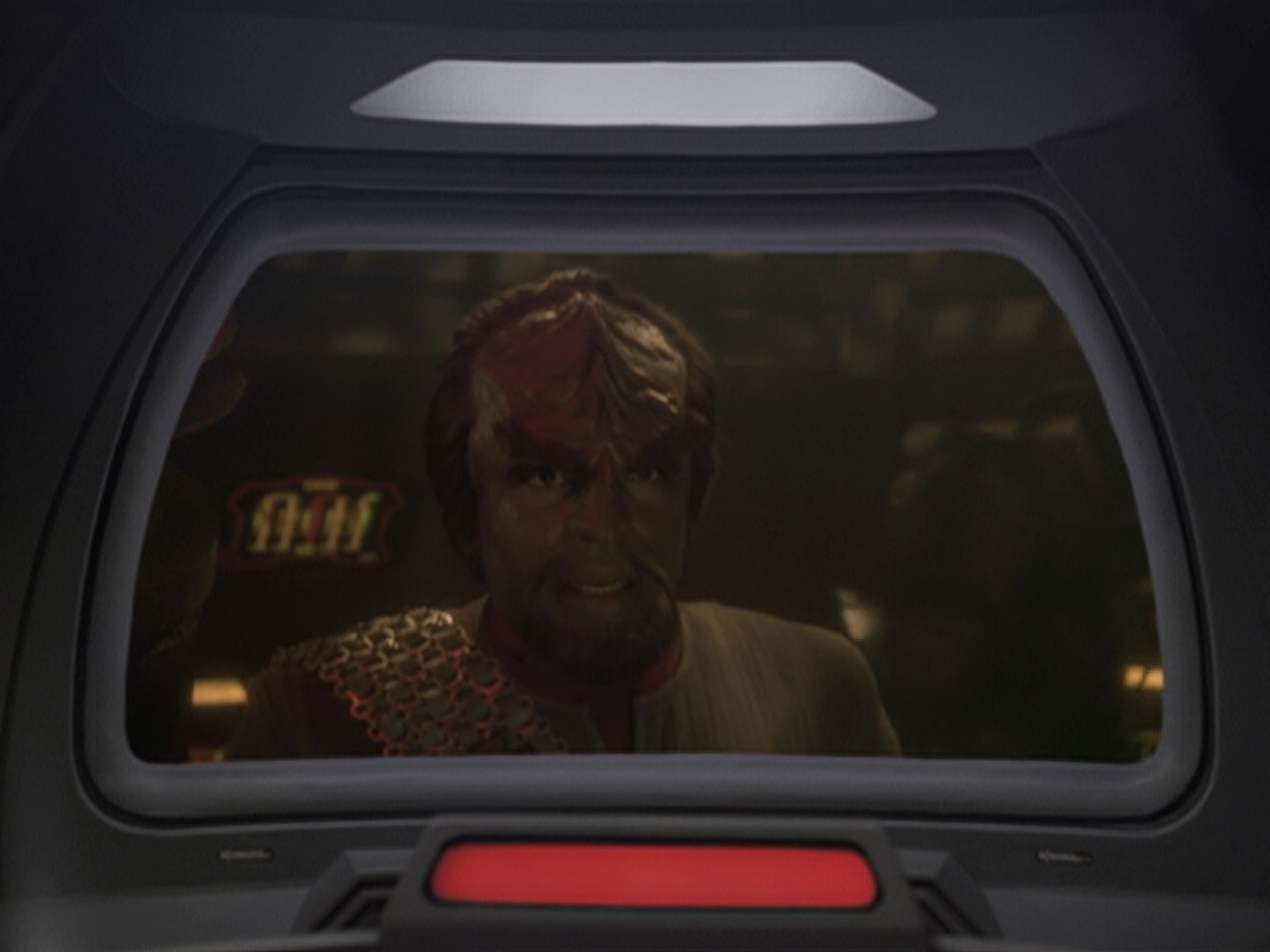 extant_StarTrek_DS9_6x06-SacrificeOfAngels_01742.jpg