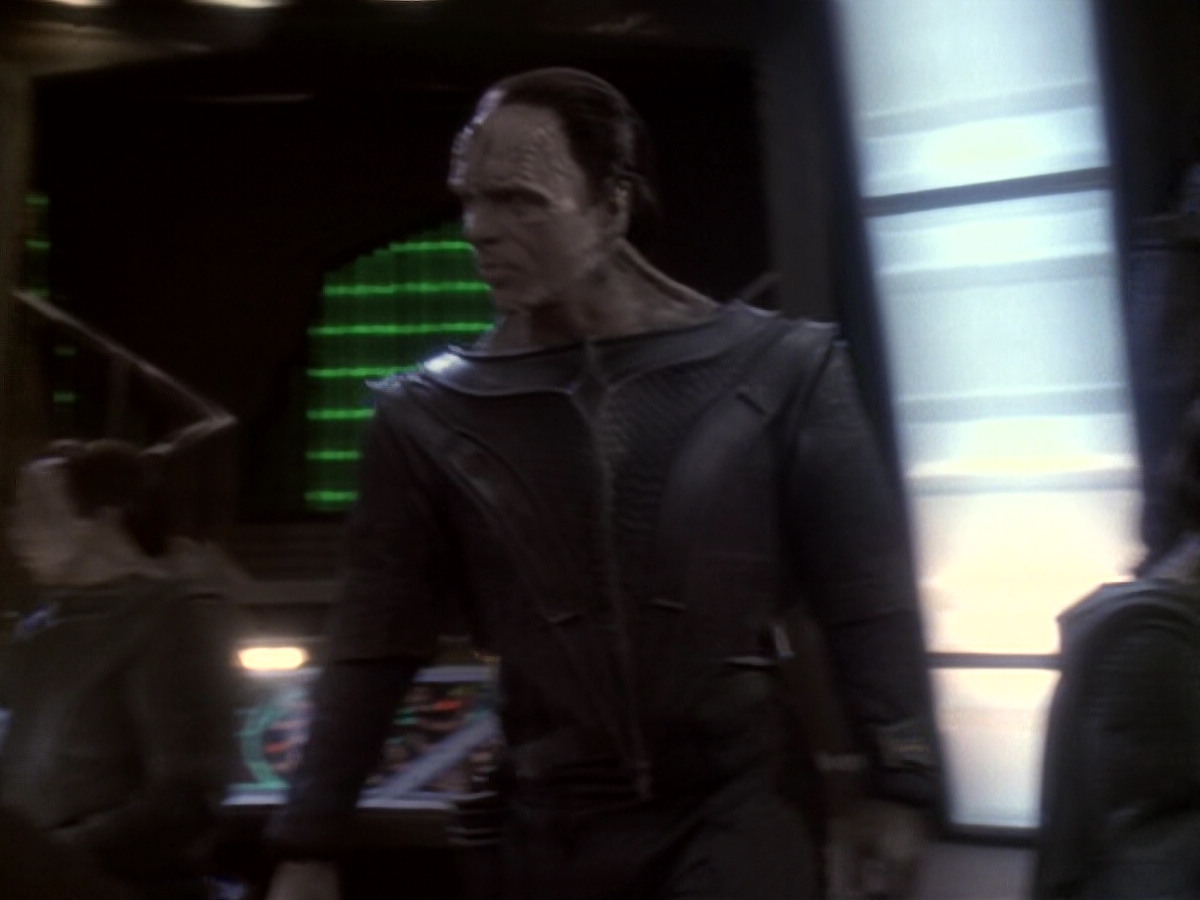 extant_StarTrek_DS9_6x06-SacrificeOfAngels_01809.jpg
