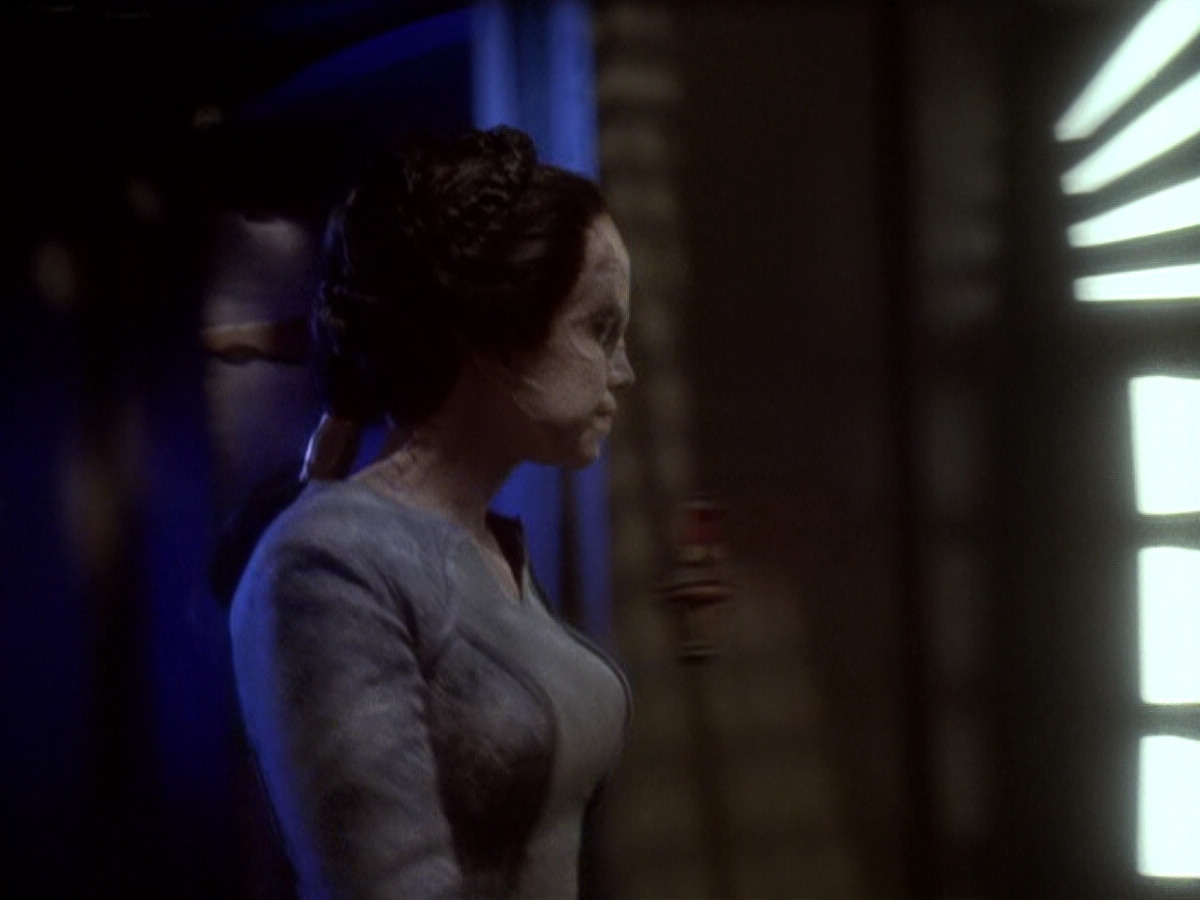 extant_StarTrek_DS9_6x06-SacrificeOfAngels_01842.jpg