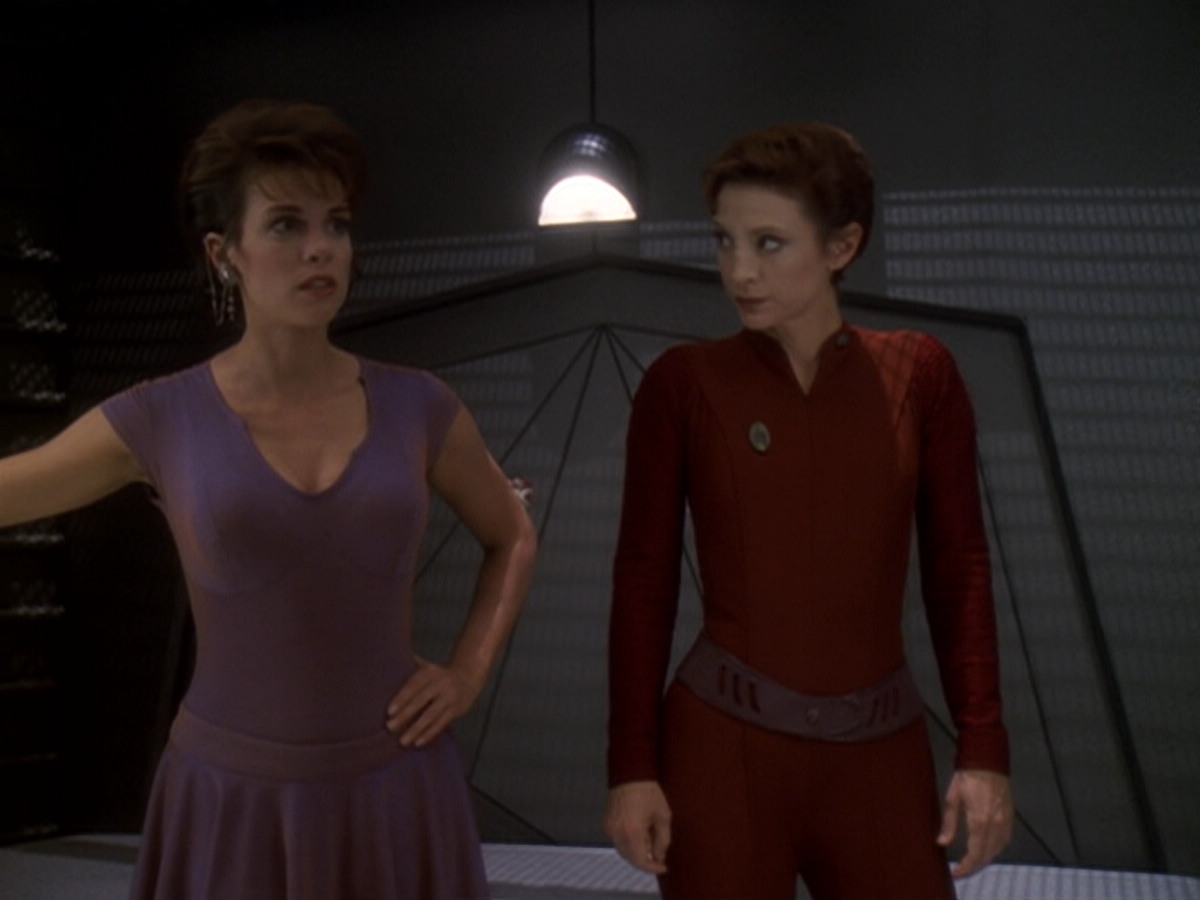 extant_StarTrek_DS9_6x06-SacrificeOfAngels_02036.jpg