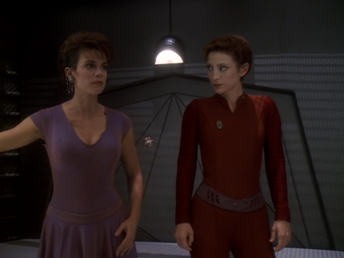 extant_StarTrek_DS9_6x06-SacrificeOfAngels_02037.jpg