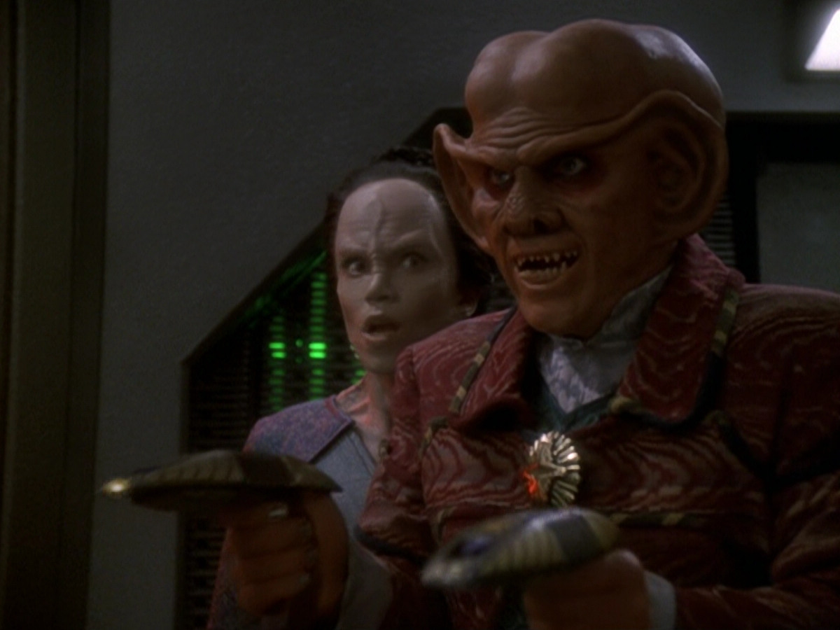 extant_StarTrek_DS9_6x06-SacrificeOfAngels_02098.jpg