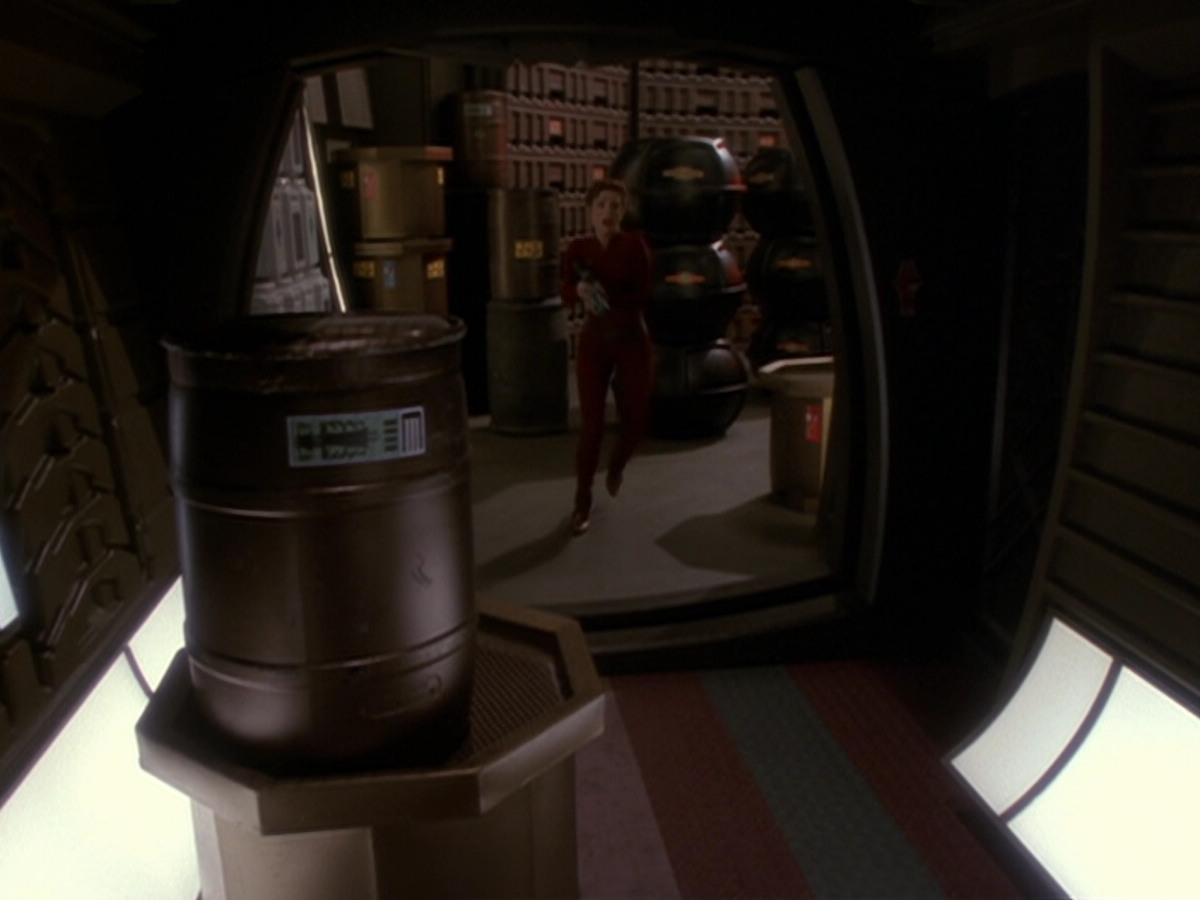 extant_StarTrek_DS9_6x06-SacrificeOfAngels_02261.jpg