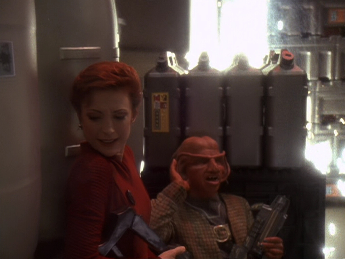 extant_StarTrek_DS9_6x06-SacrificeOfAngels_02280.jpg