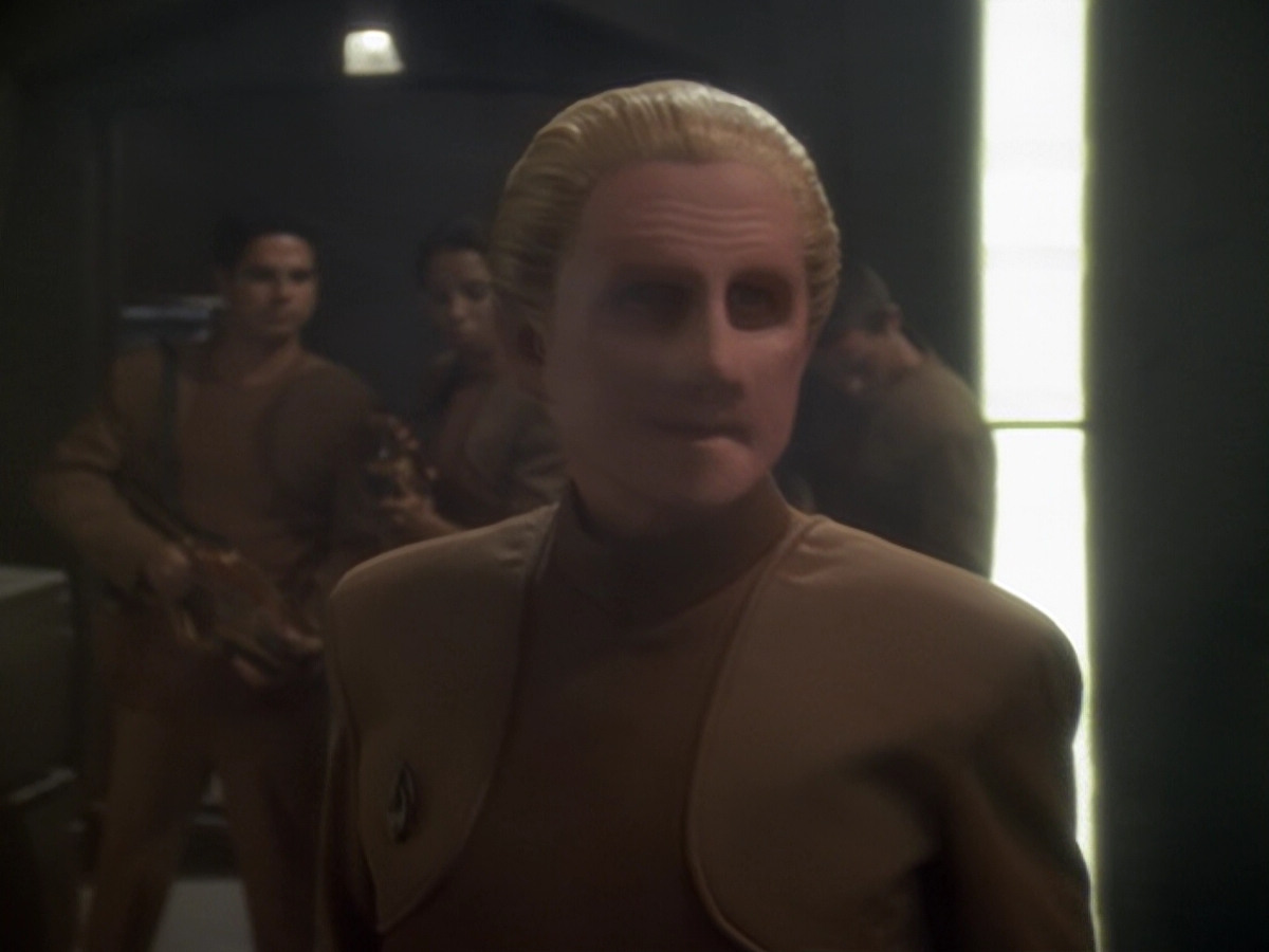 extant_StarTrek_DS9_6x06-SacrificeOfAngels_02327.jpg