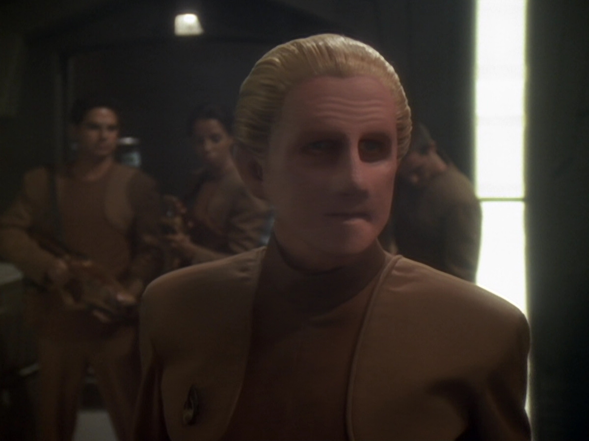 extant_StarTrek_DS9_6x06-SacrificeOfAngels_02328.jpg