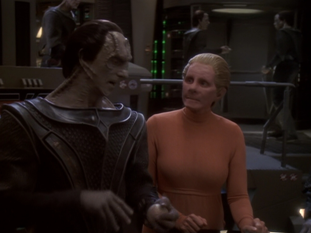 extant_StarTrek_DS9_6x06-SacrificeOfAngels_02486.jpg